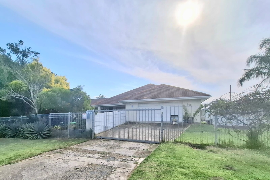5 Bedroom Property for Sale in Beacon Bay Eastern Cape